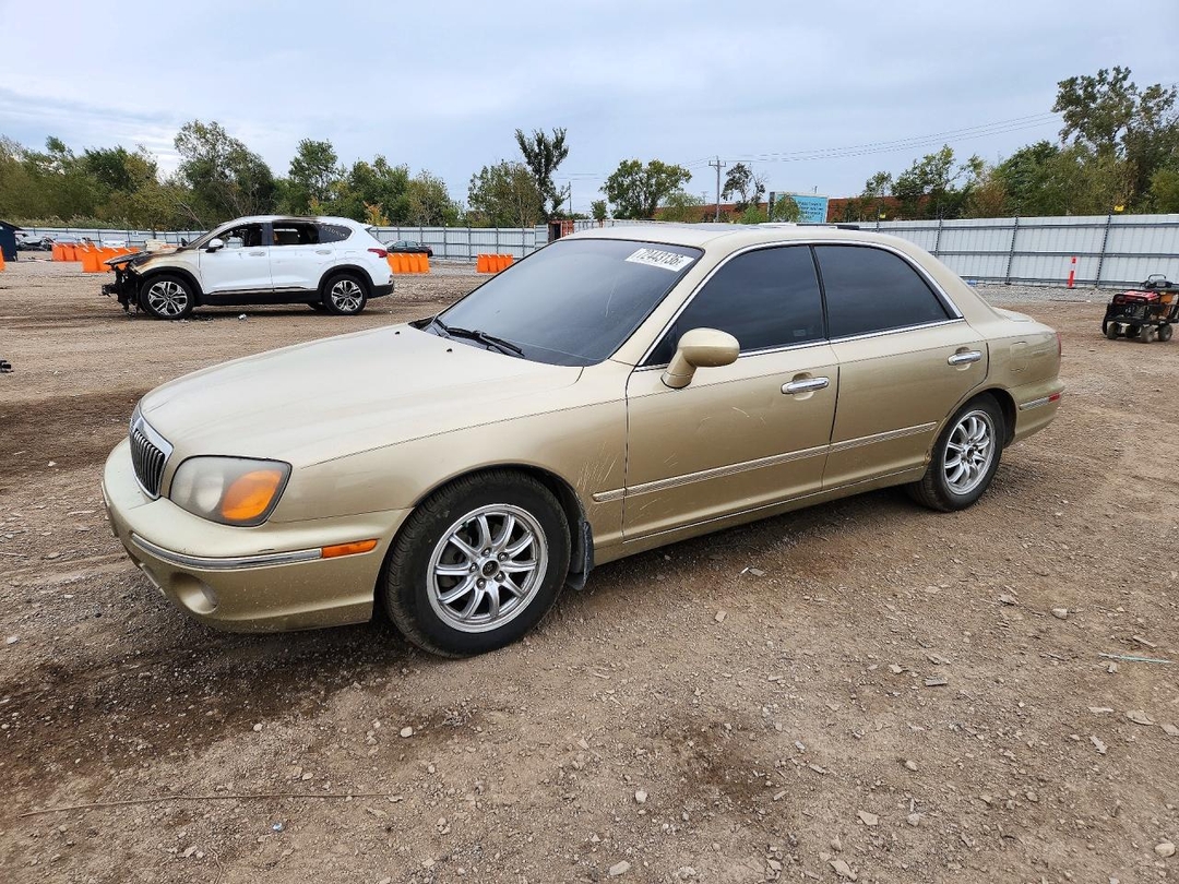 Vue de 2002 HYUNDAI XG 350, angle 1