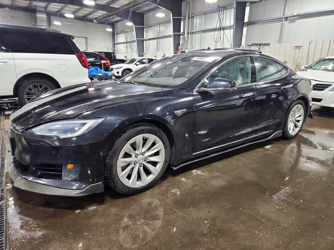 Vue de 2016 TESLA MODEL S, angle 1