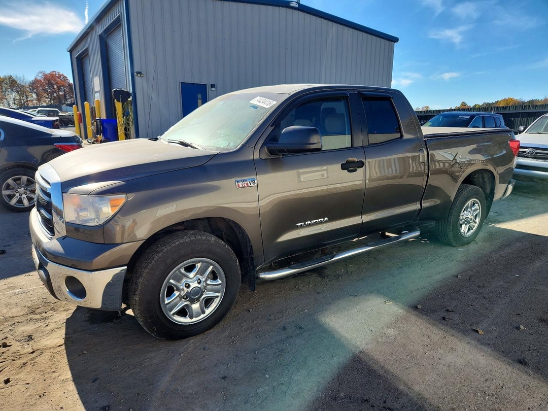 Vista de 2011 TOYOTA TUNDRA DOUBLE CAB SR5, ángulo 1
