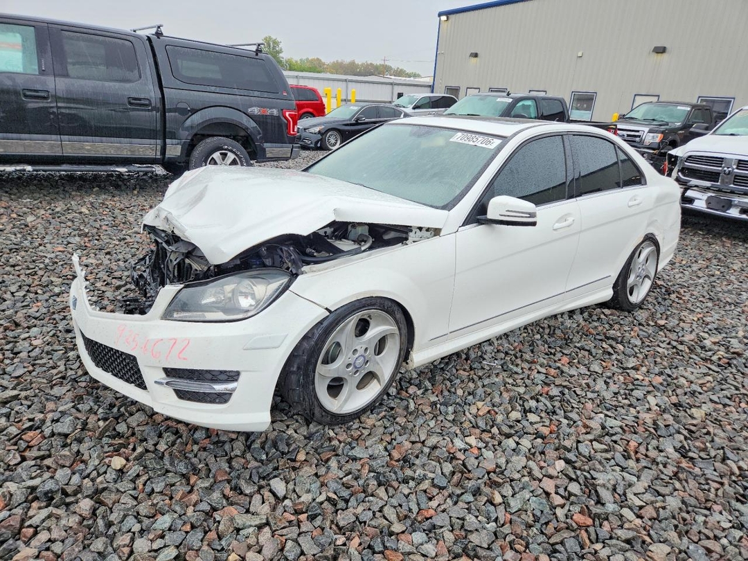 Вид 2013 MERCEDES-BENZ C 300 4MATIC, угол 1