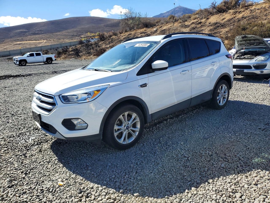 Vista de 2018 FORD ESCAPE SE, ángulo 1