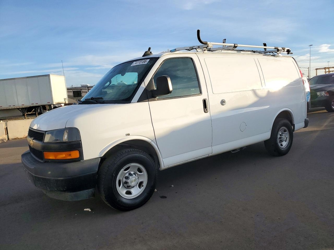 Vista de 2020 CHEVROLET EXPRESS G2500, ángulo 1