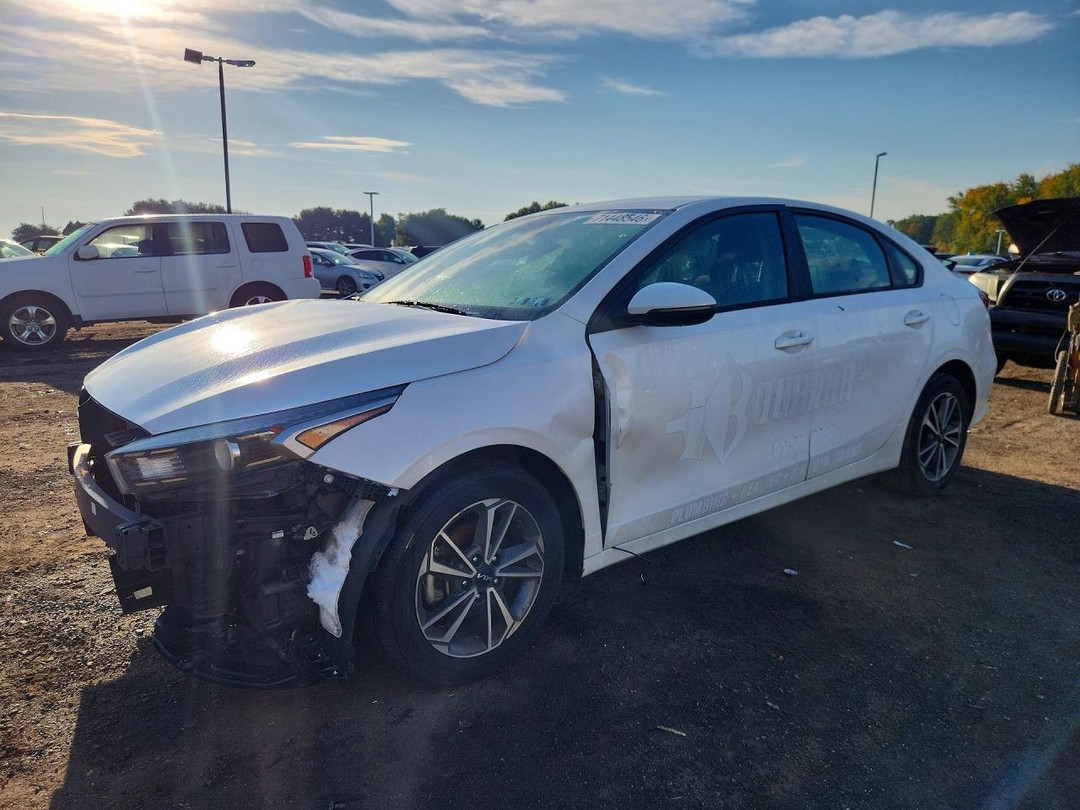 منظر 2022 KIA FORTE LXS، زاوية 1