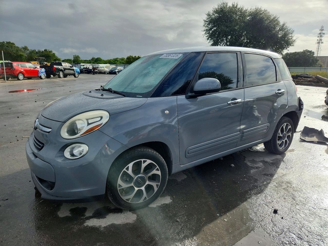منظر 2015 FIAT 500L EASY، زاوية 1
