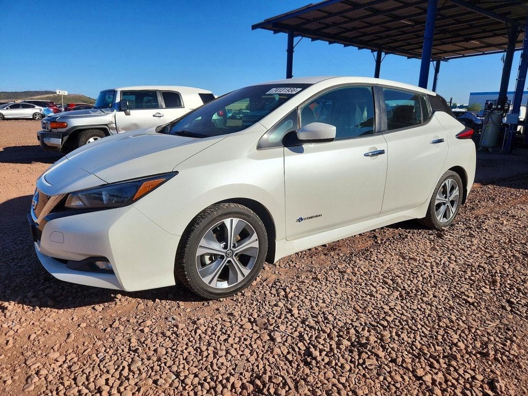 Vista de 2019 NISSAN LEAF S, ángulo 1