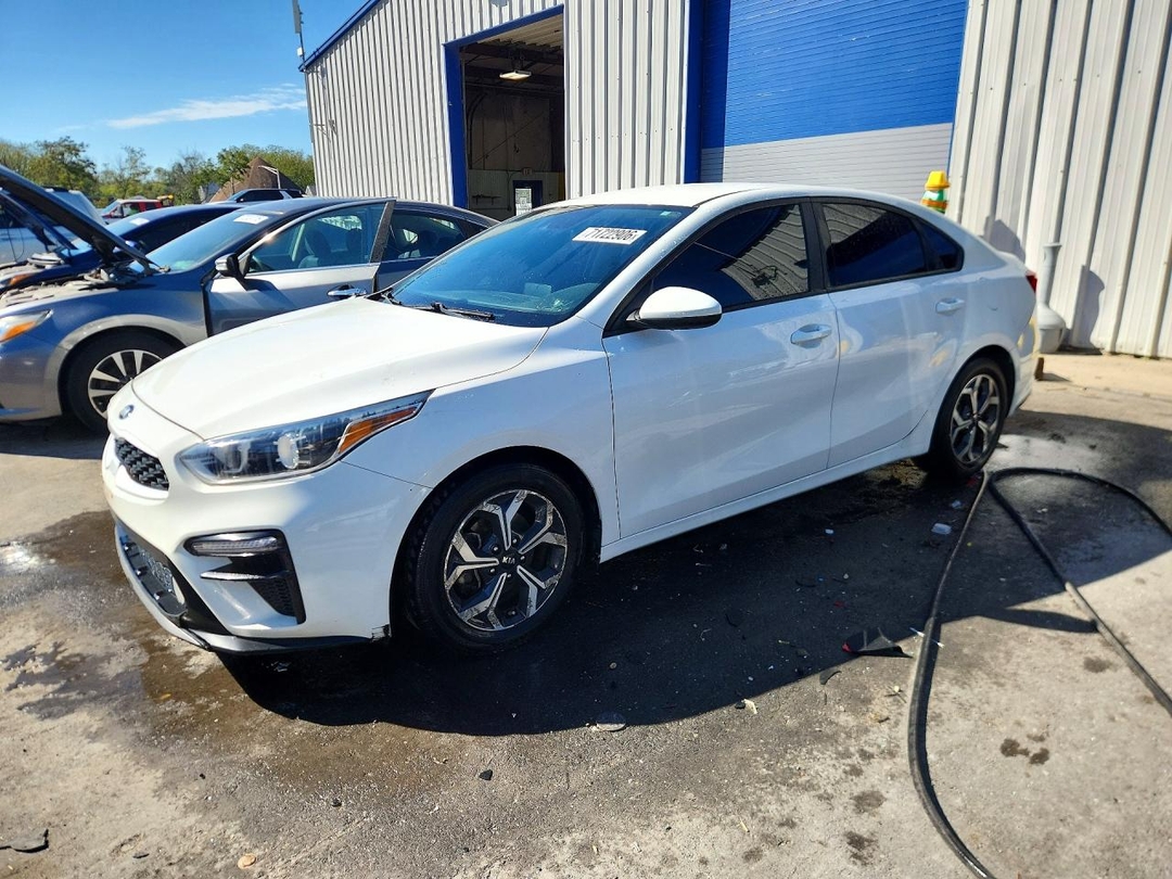 Vue de 2020 KIA FORTE LXS, angle 1