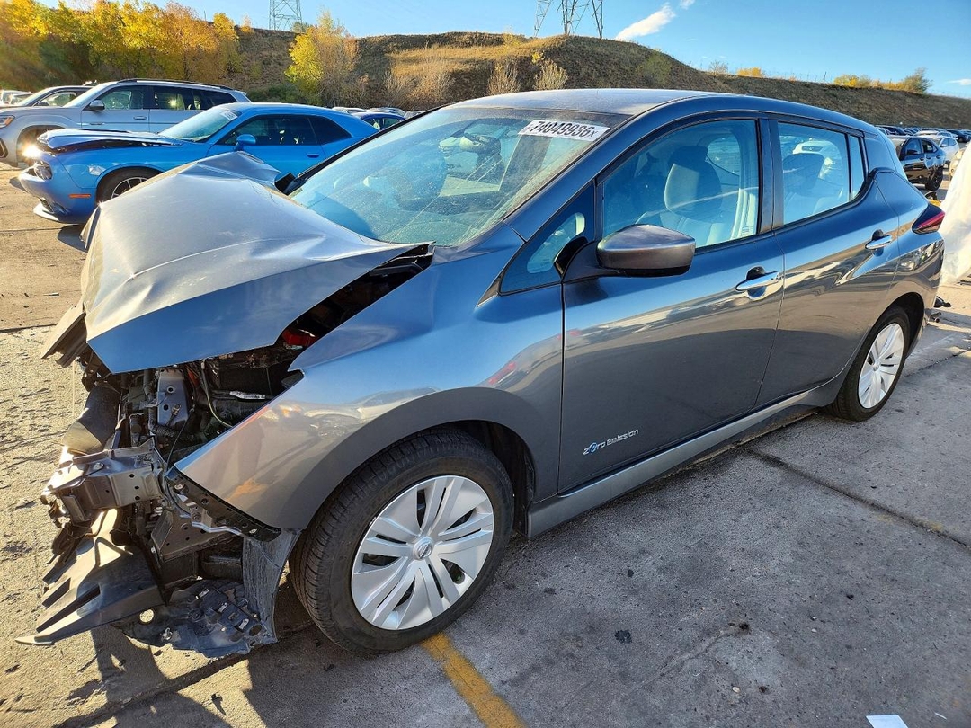 Vue de 2018 NISSAN LEAF S, angle 1