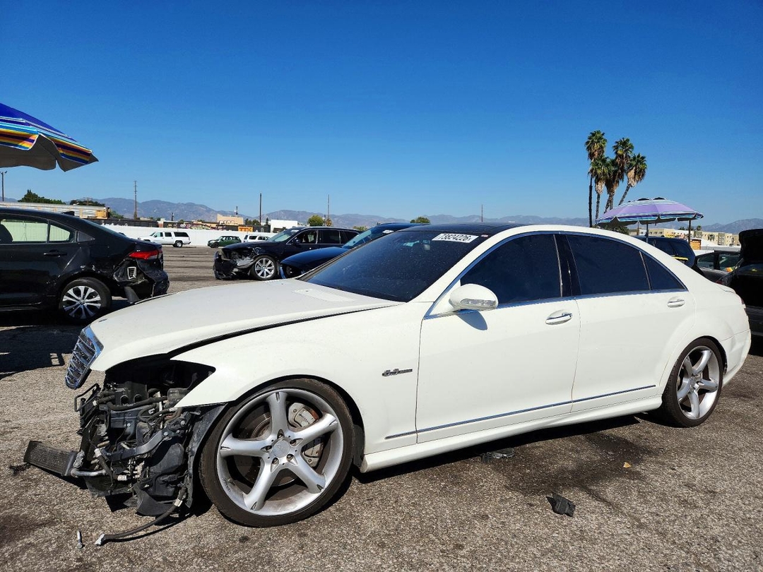 منظر 2009 MERCEDES-BENZ S 63 AMG، زاوية 1