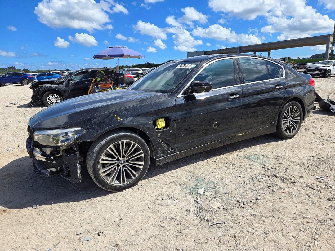 Вид 2018 BMW 530E, угол 1