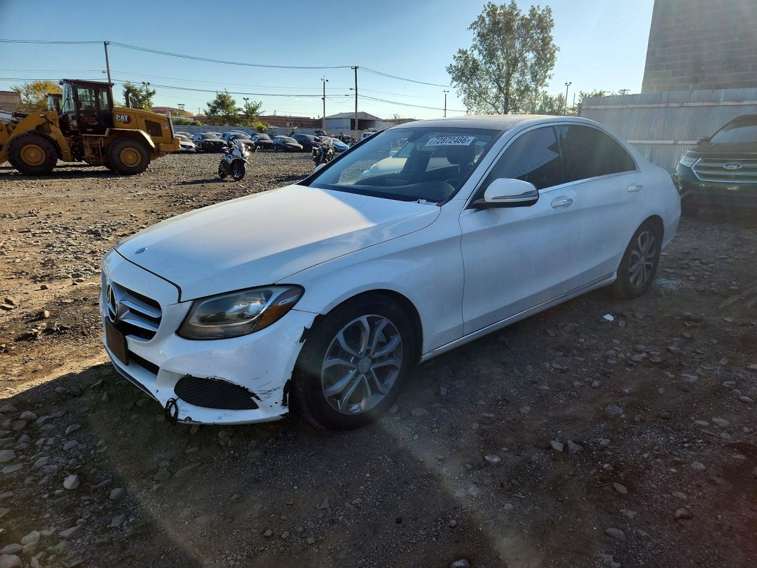 Vue de 2016 MERCEDES-BENZ C 300, angle 1