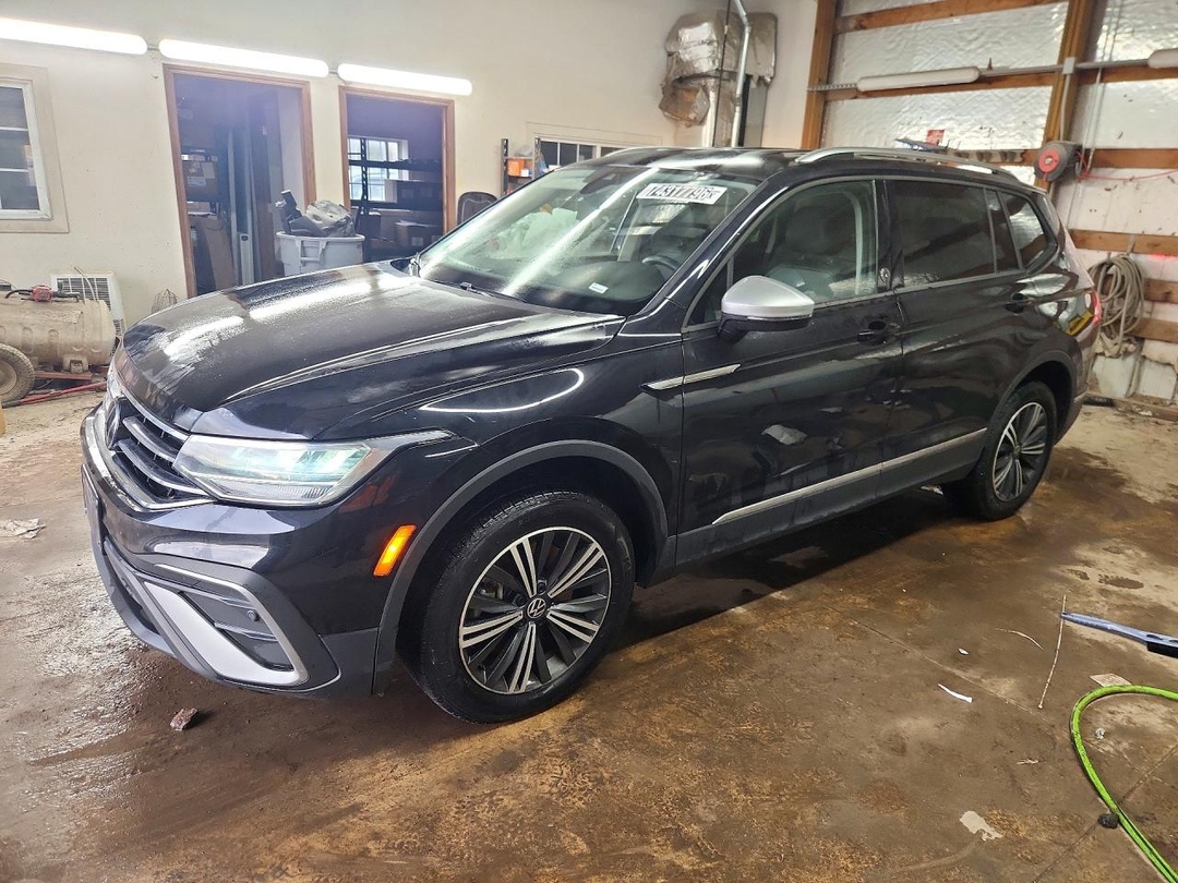 Vista de 2024 VOLKSWAGEN TIGUAN WOLFSBURG, ángulo 1