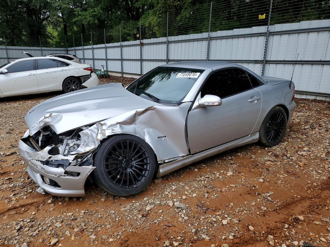 Vue de 2002 MERCEDES-BENZ SLK 320, angle 1