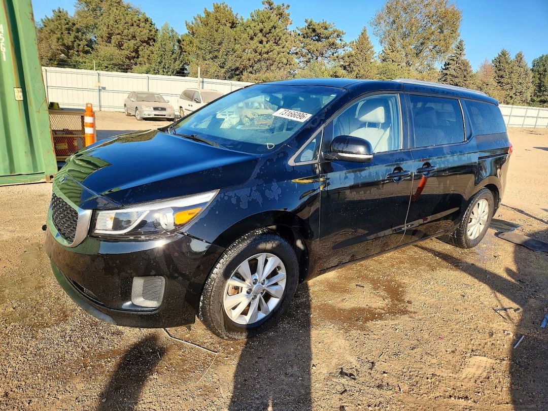 Vue de 2016 KIA SEDONA LX, angle 1