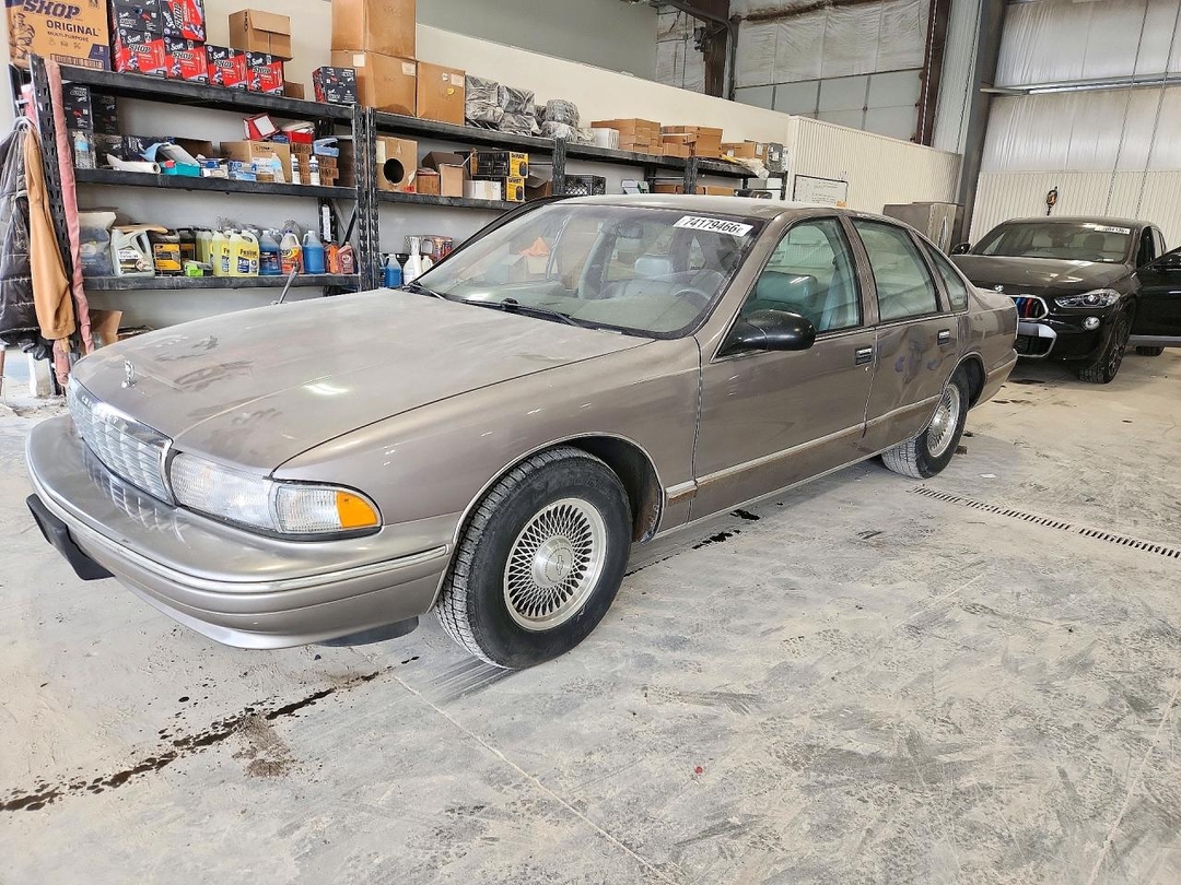 Вид 1996 CHEVROLET CAPRICE / IMPALA CLASSIC SS, угол 1