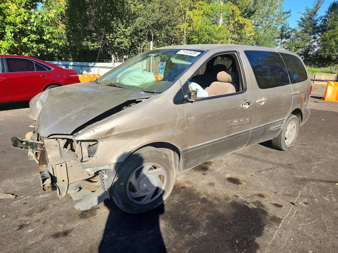 منظر 2001 TOYOTA SIENNA LE، زاوية 1
