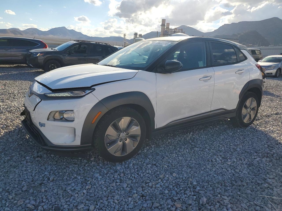 Vue de 2021 HYUNDAI KONA SEL, angle 1