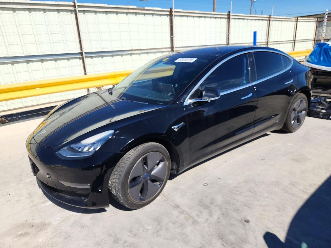Vue de 2019 TESLA MODEL 3, angle 1