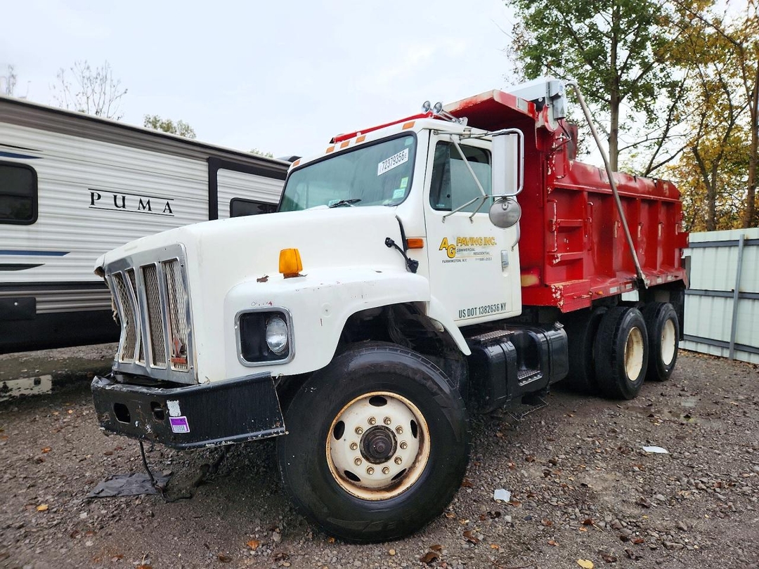 Vue de 1999 INTERNATIONAL 2674 DUMP TRUCK, angle 1