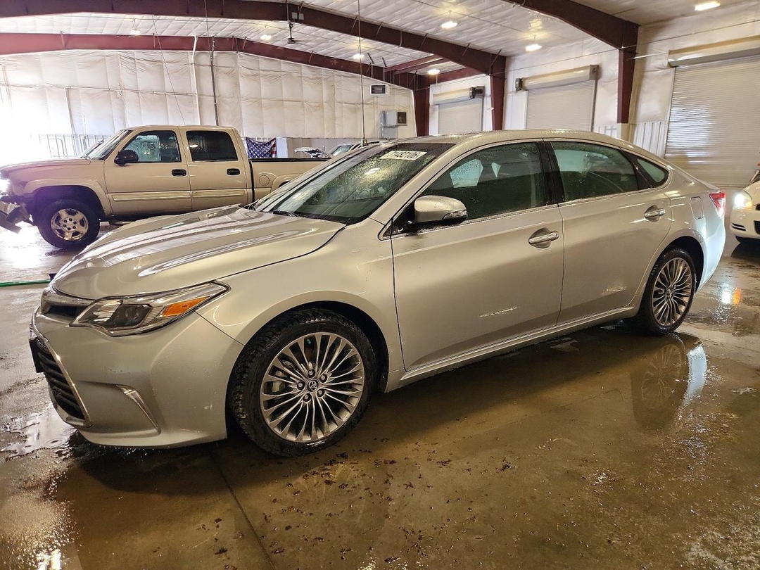 Vue de 2016 TOYOTA AVALON LIMITED, angle 1
