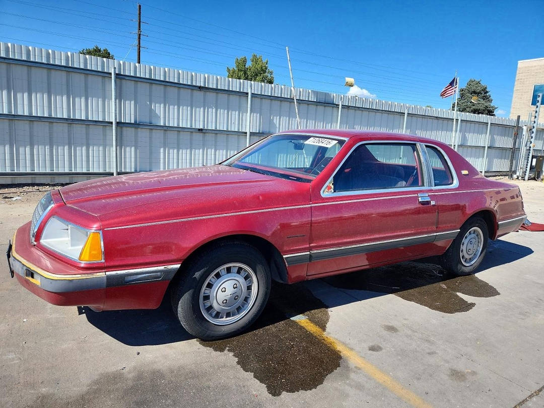 Vista de 1983 FORD THUNDERBIRD, ángulo 1