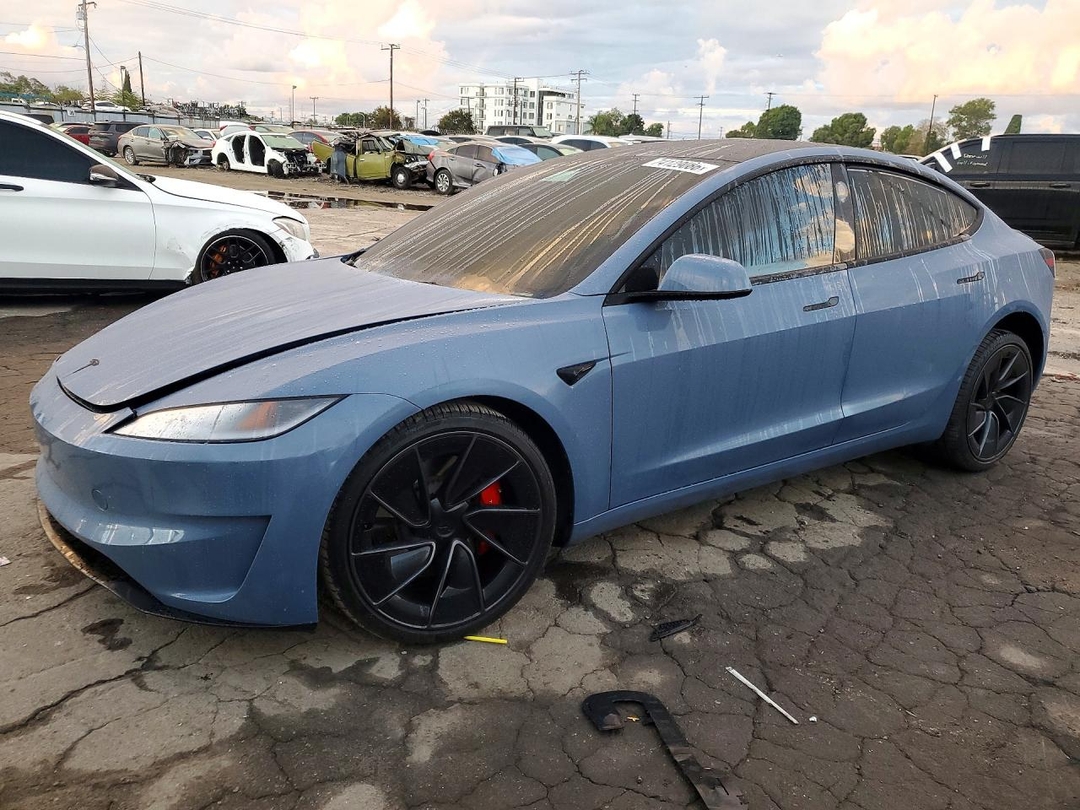 منظر 2026 TESLA MODEL 3، زاوية 1