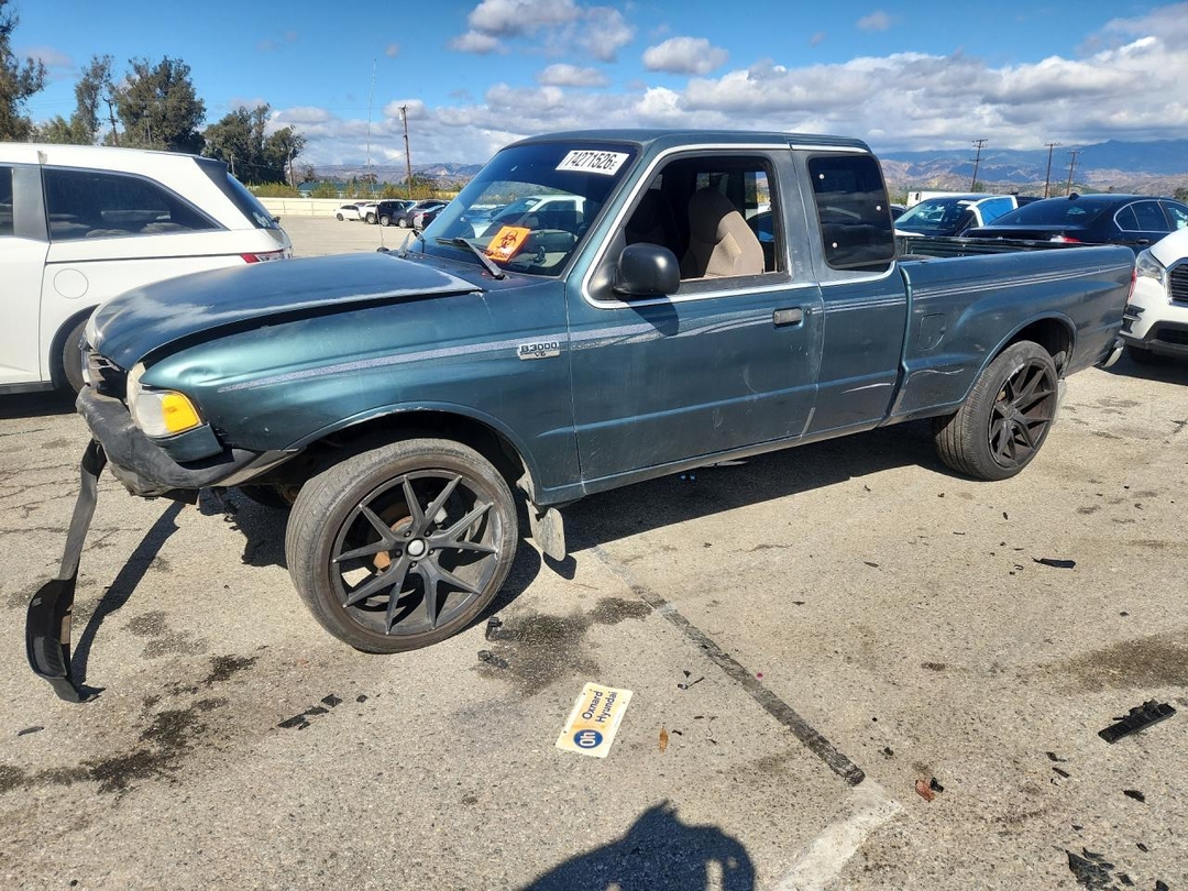 منظر 1998 MAZDA B3000 CAB PLUS، زاوية 1
