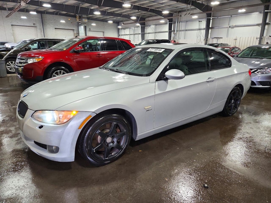 Vue de 2009 BMW 335 XI, angle 1