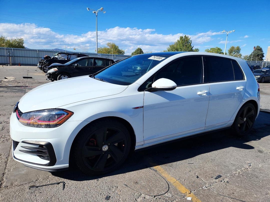 Vue de 2020 VOLKSWAGEN GTI S, angle 1