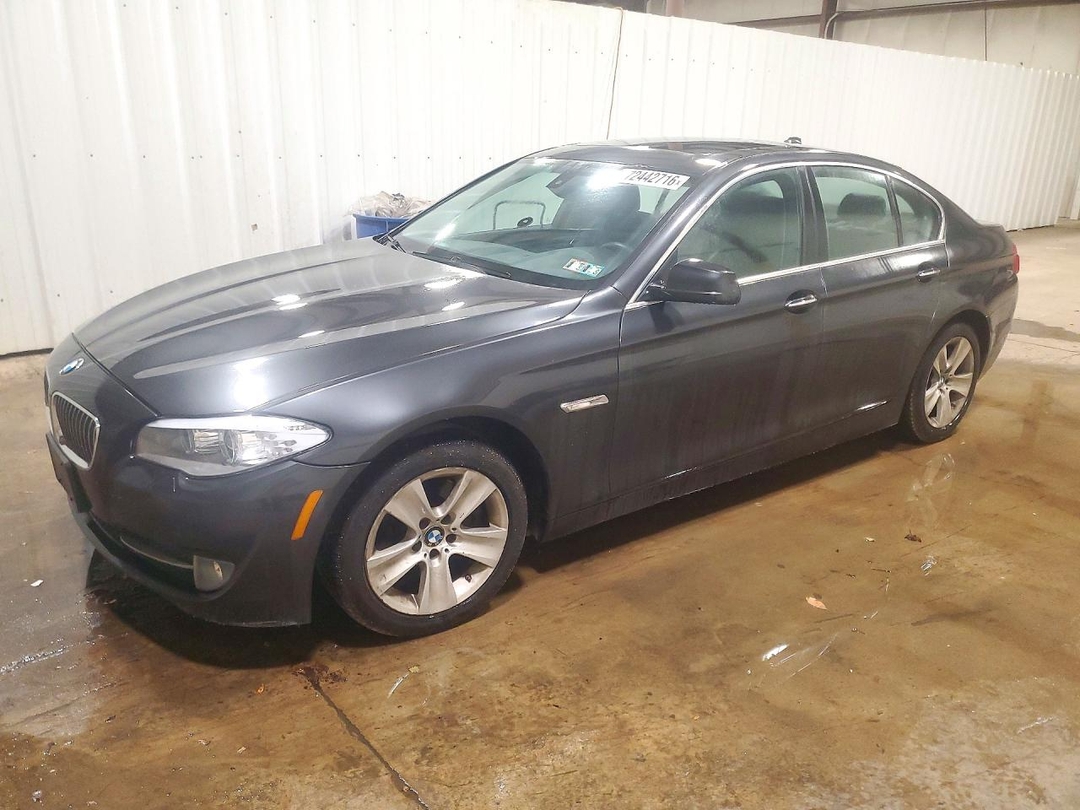 Vista de 2013 BMW 528 XI, ángulo 1