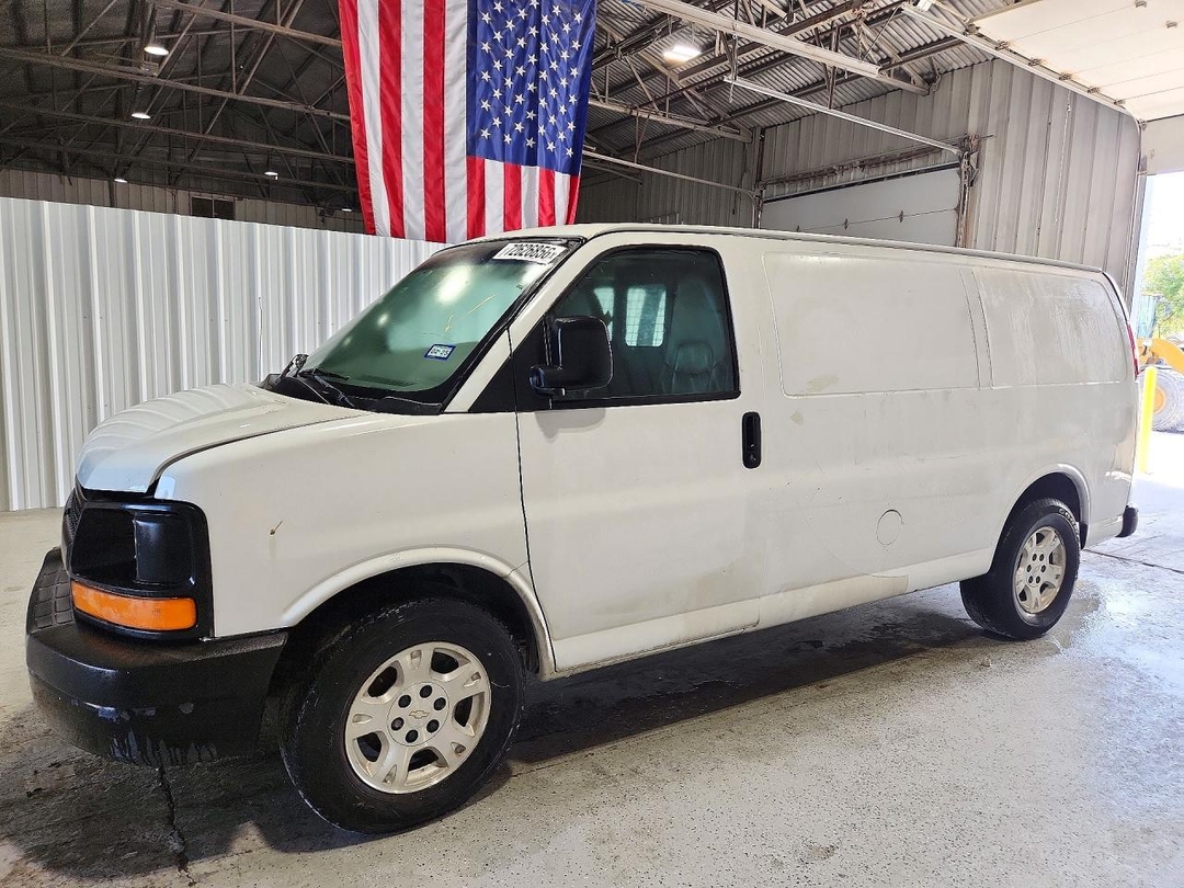 Vista de 2013 CHEVROLET EXPRESS G1500, ángulo 1