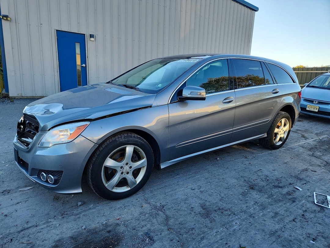 منظر 2011 MERCEDES-BENZ R 350 4MATIC، زاوية 1
