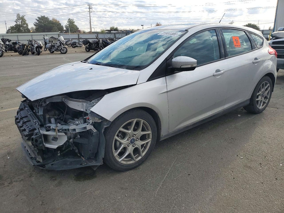 منظر 2015 FORD FOCUS SE، زاوية 1