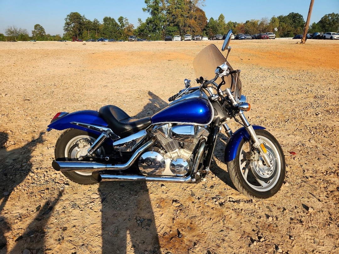 منظر 2005 HONDA VTX1300 C، زاوية 1
