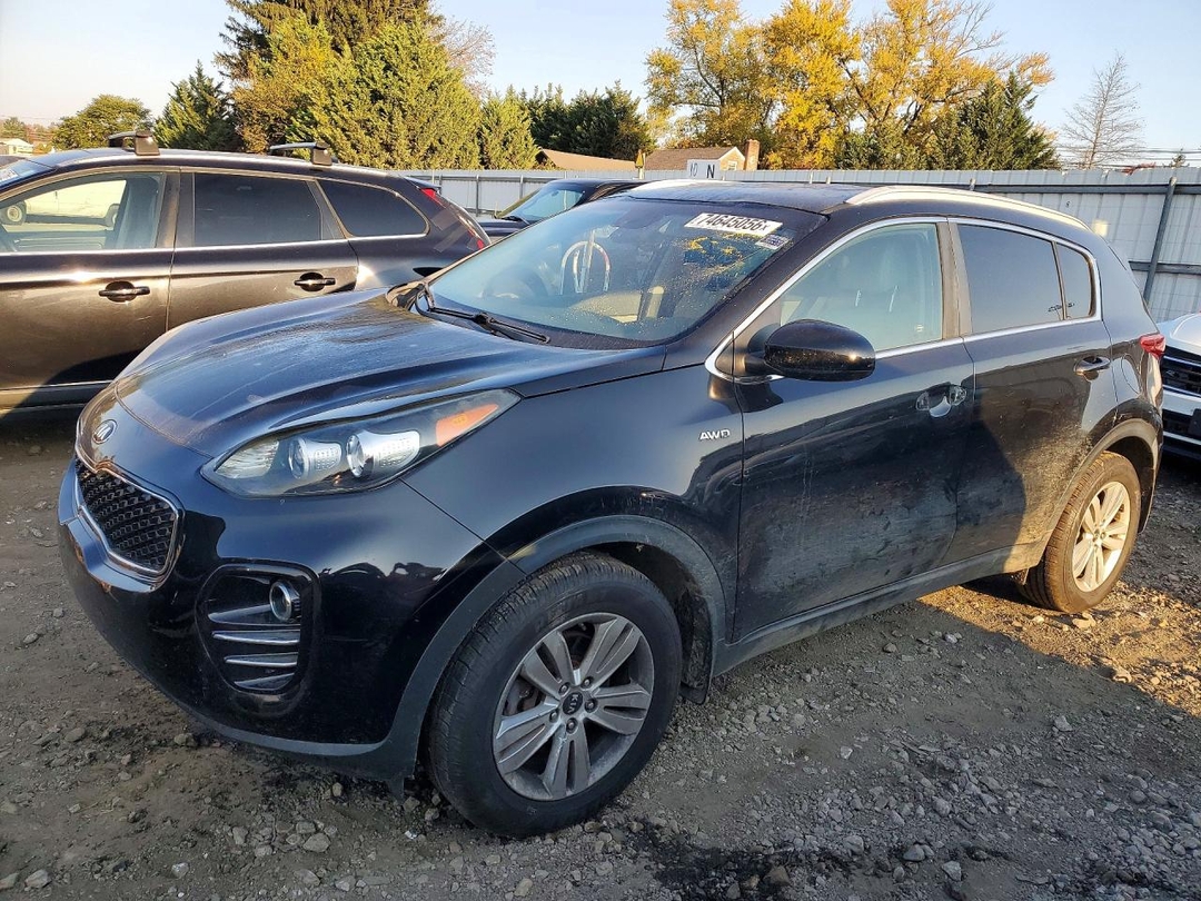منظر 2017 KIA SPORTAGE LX، زاوية 1