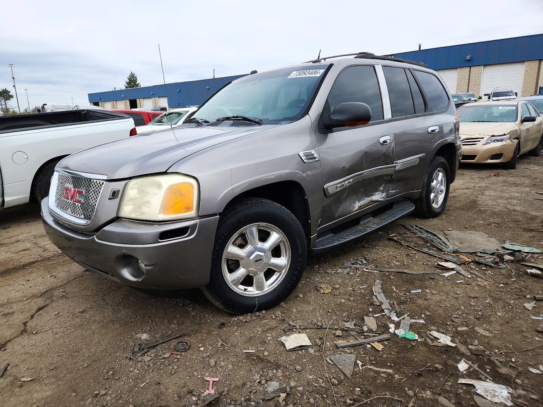 Vue de 2005 GMC ENVOY, angle 1