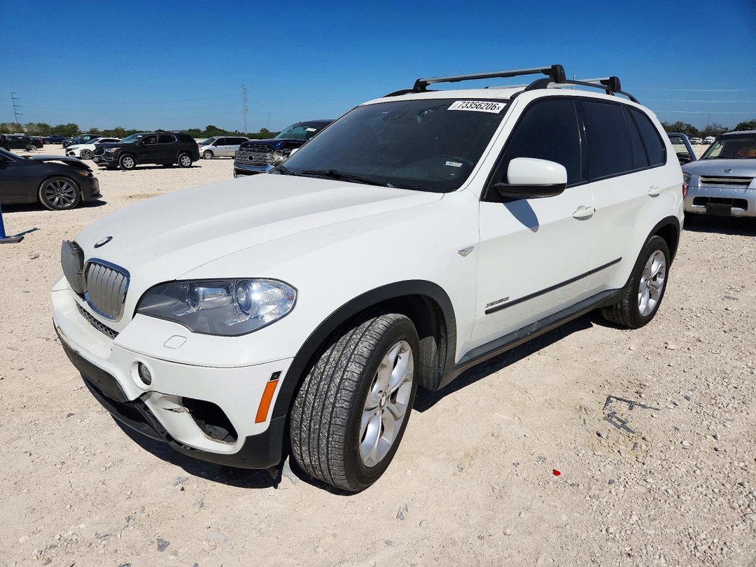 منظر 2013 BMW X5 XDRIVE50I، زاوية 1