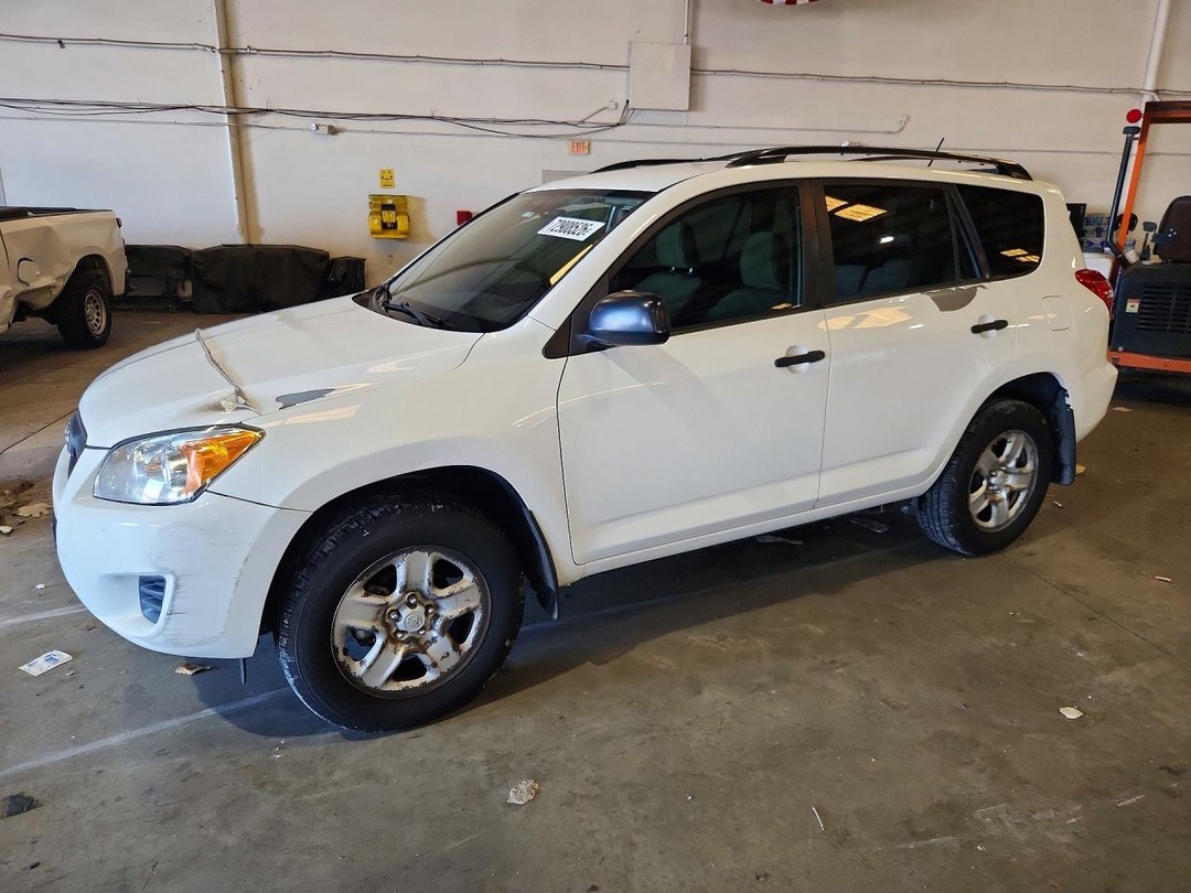 Vue de 2010 TOYOTA RAV4 BASE, angle 1