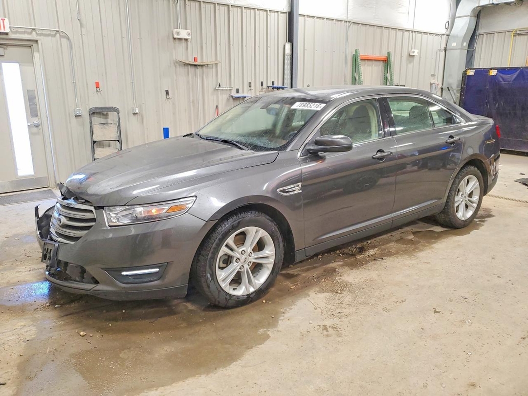 Вид 2015 FORD TAURUS SEL, угол 1