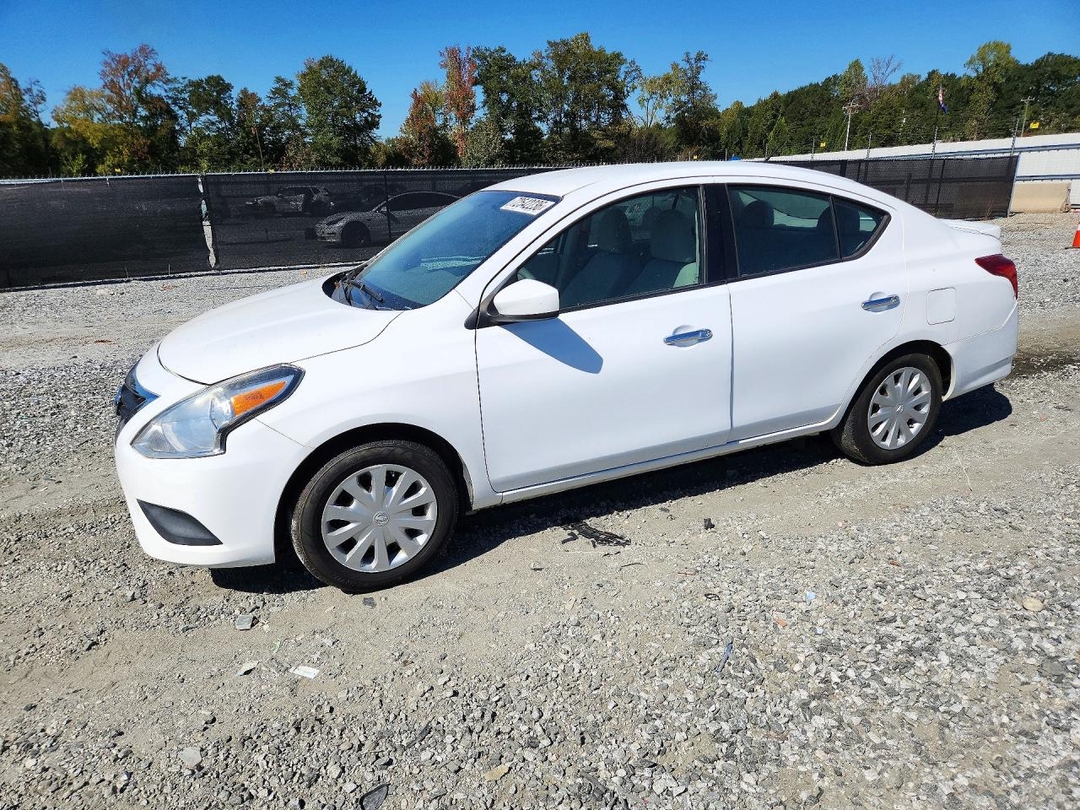 Vista de 2015 NISSAN VERSA 1.6 SV, ángulo 1