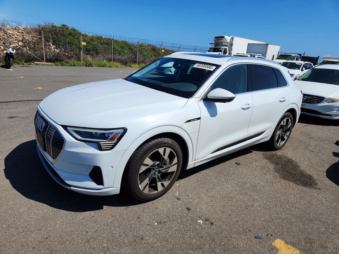 منظر 2022 AUDI E-TRON PREMIUM PLUS، زاوية 1