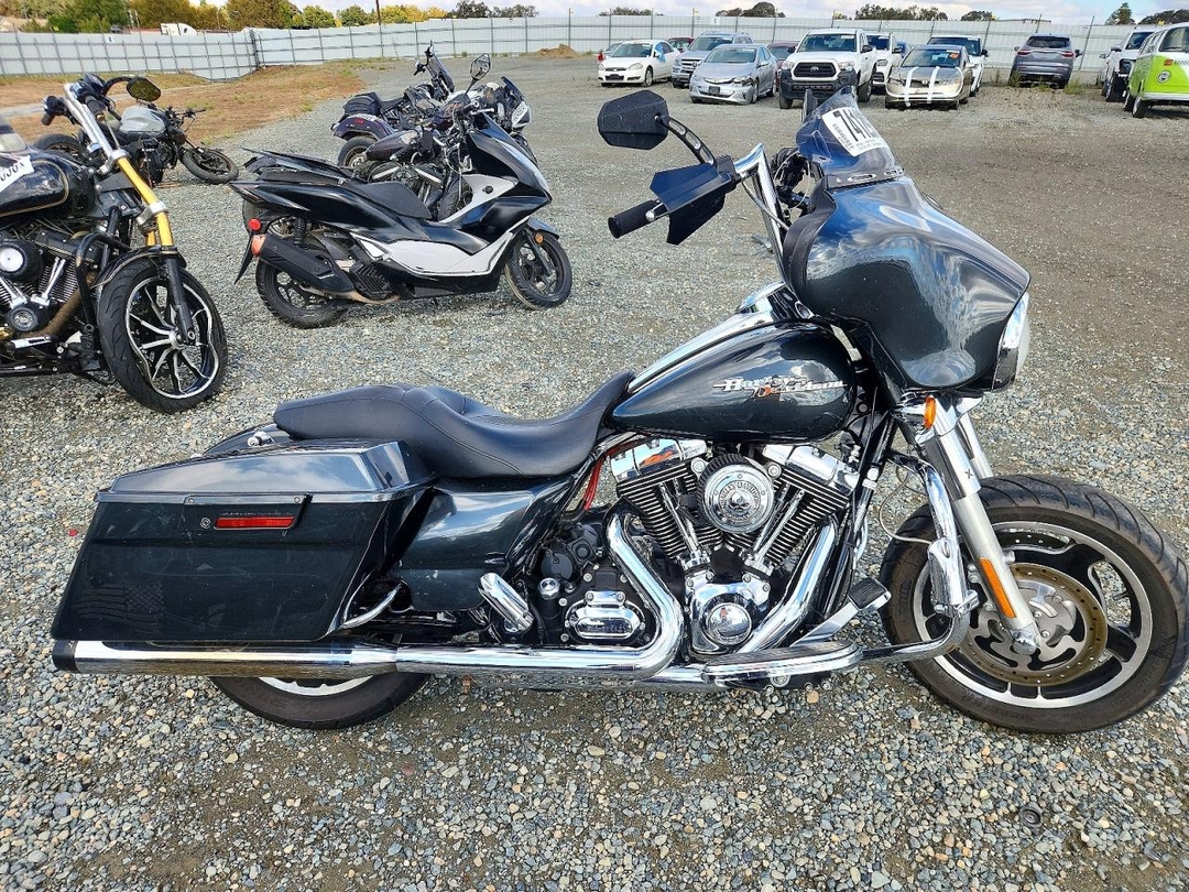 Vista de 2009 HARLEY-DAVIDSON FLHX, ángulo 1