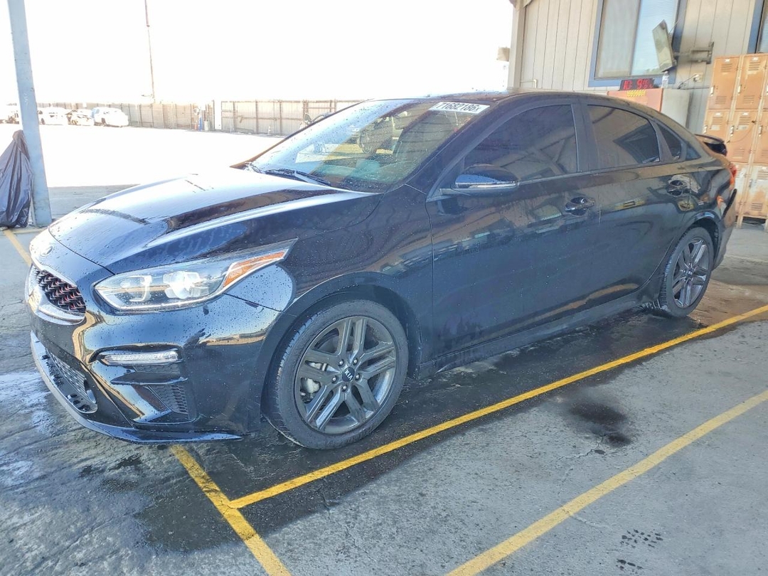 Vue de 2021 KIA FORTE GT LINE, angle 1