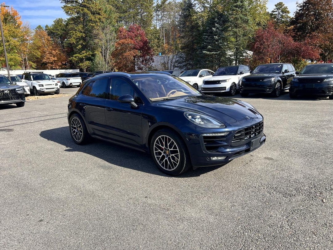 Вид 2017 PORSCHE MACAN GTS, угол 1
