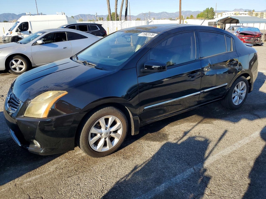 Vue de 2012 NISSAN SENTRA 2.0, angle 1