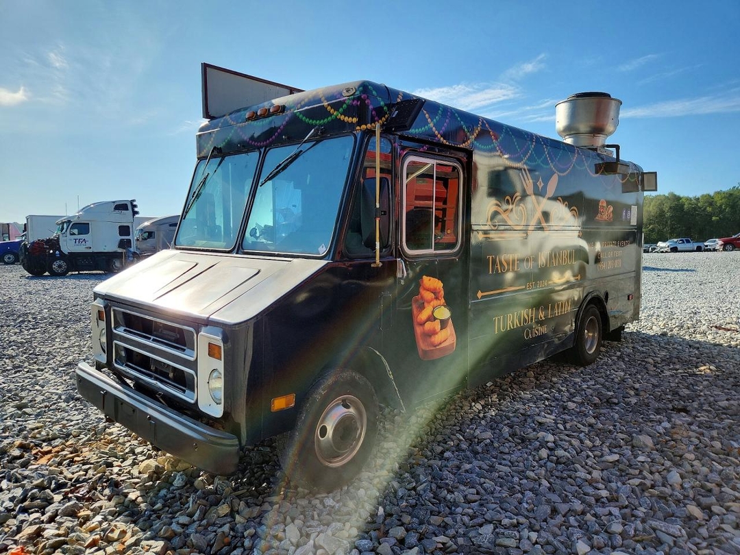 منظر 1993 CHEVROLET P30 FOOD TRUCK، زاوية 1