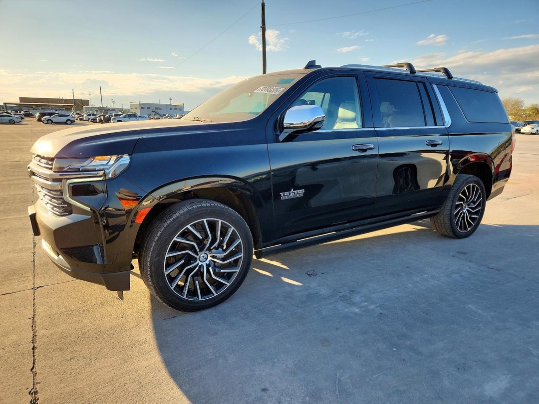Vue de 2021 CHEVROLET SUBURBAN K1500 PREMIER, angle 1