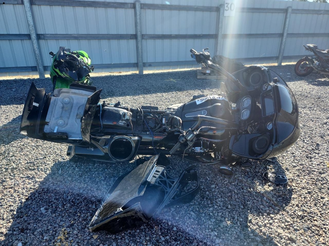 Vue de 2019 HARLEY-DAVIDSON FLTRXS, angle 1