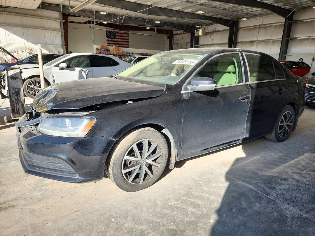 Vista de 2017 VOLKSWAGEN JETTA SE, ángulo 1
