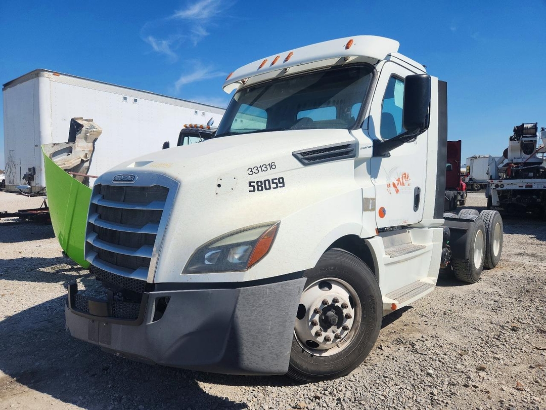 Вид 2019 FREIGHTLINER CASCADIA 126 SEMI TRUCK, угол 1