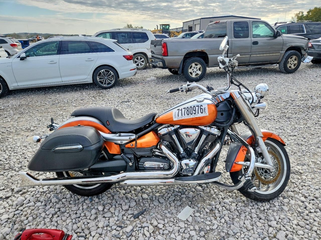 Вид 2006 YAMAHA XV1900 CT, угол 1